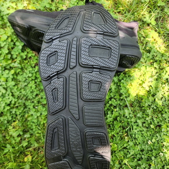 Size 12.5 D - Men's HOKA Bondi 9 All Black - Picture 6 of 11